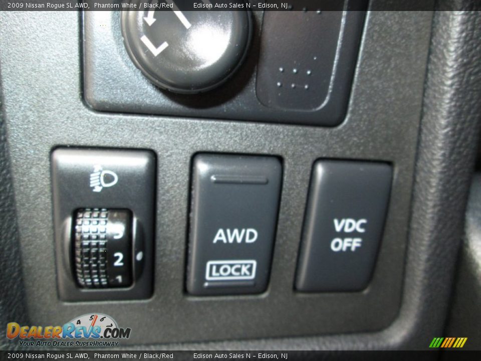 2009 Nissan Rogue SL AWD Phantom White / Black/Red Photo #24