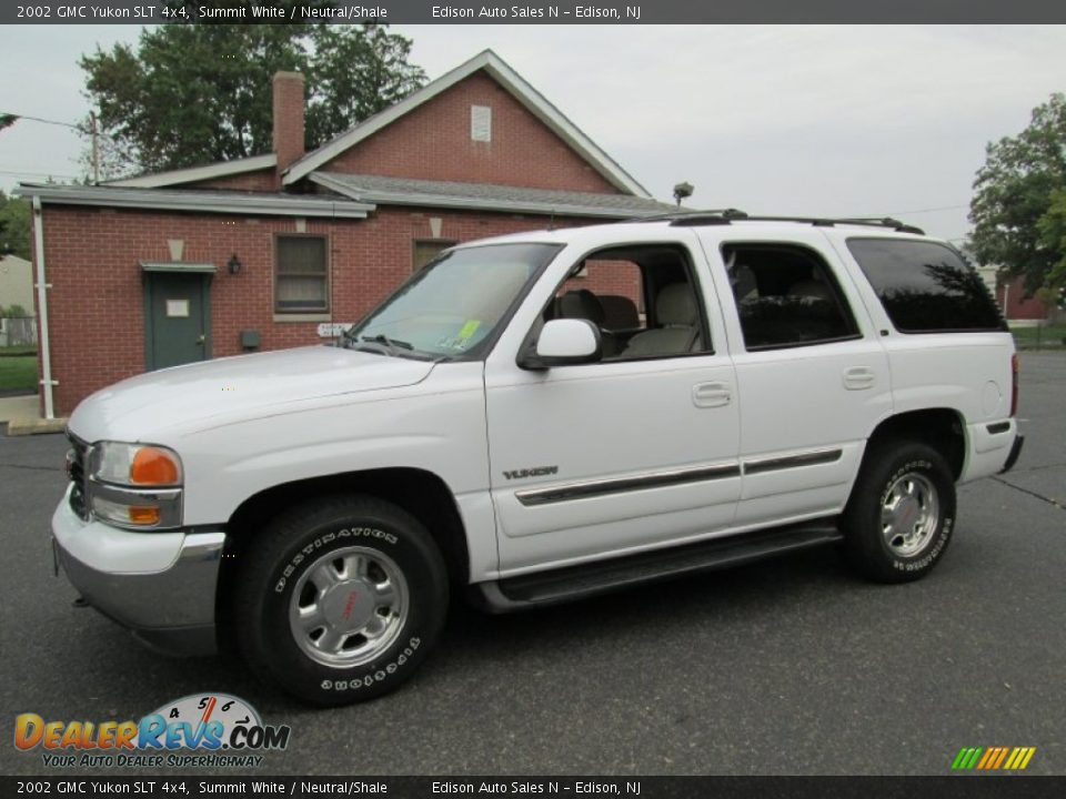 Front 3/4 View of 2002 GMC Yukon SLT 4x4 Photo #3