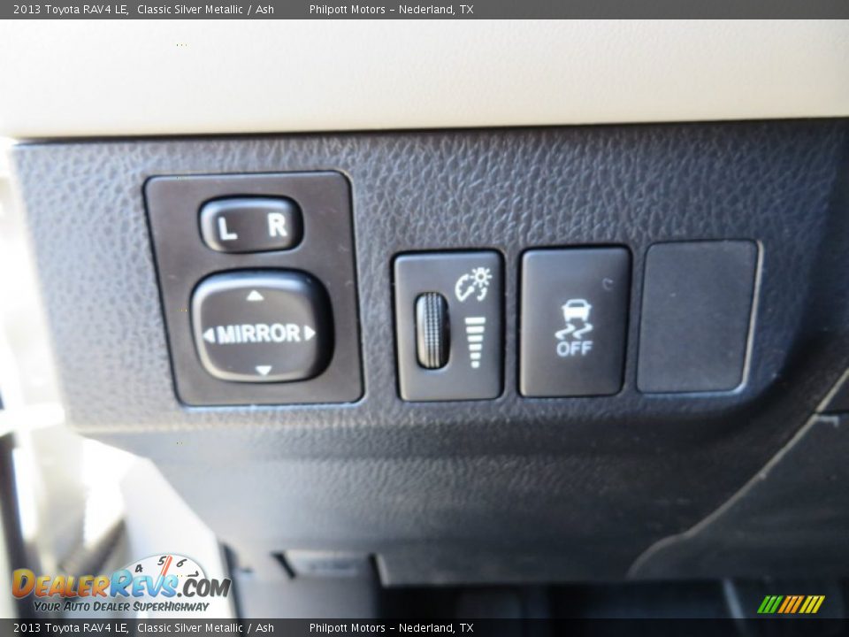 2013 Toyota RAV4 LE Classic Silver Metallic / Ash Photo #32