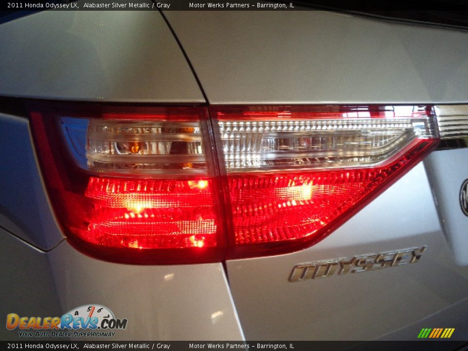 2011 Honda Odyssey LX Alabaster Silver Metallic / Gray Photo #11