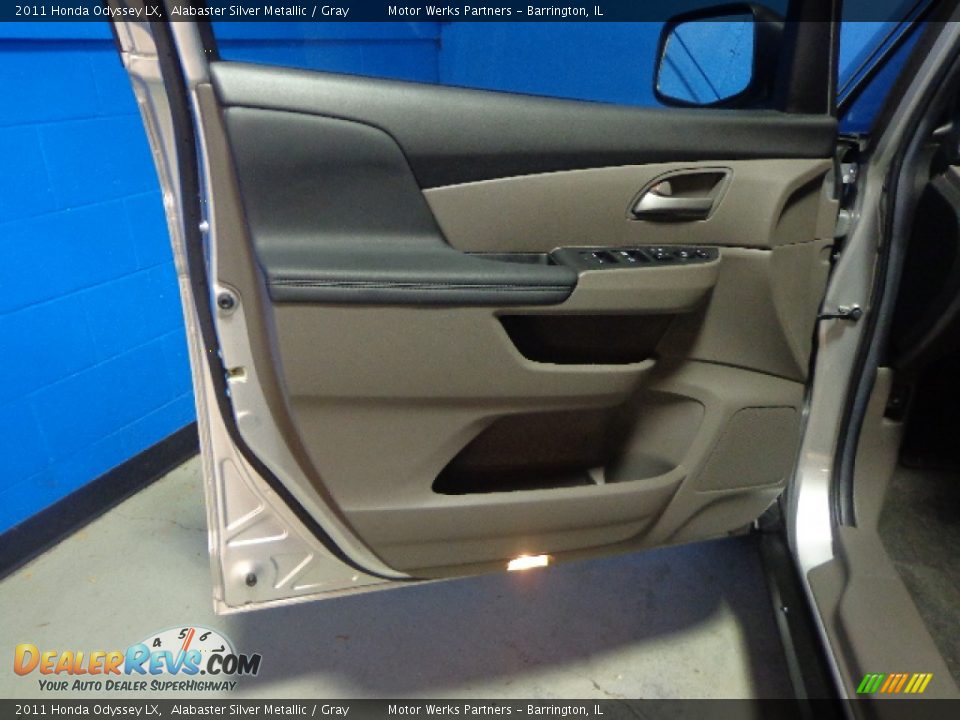 2011 Honda Odyssey LX Alabaster Silver Metallic / Gray Photo #20