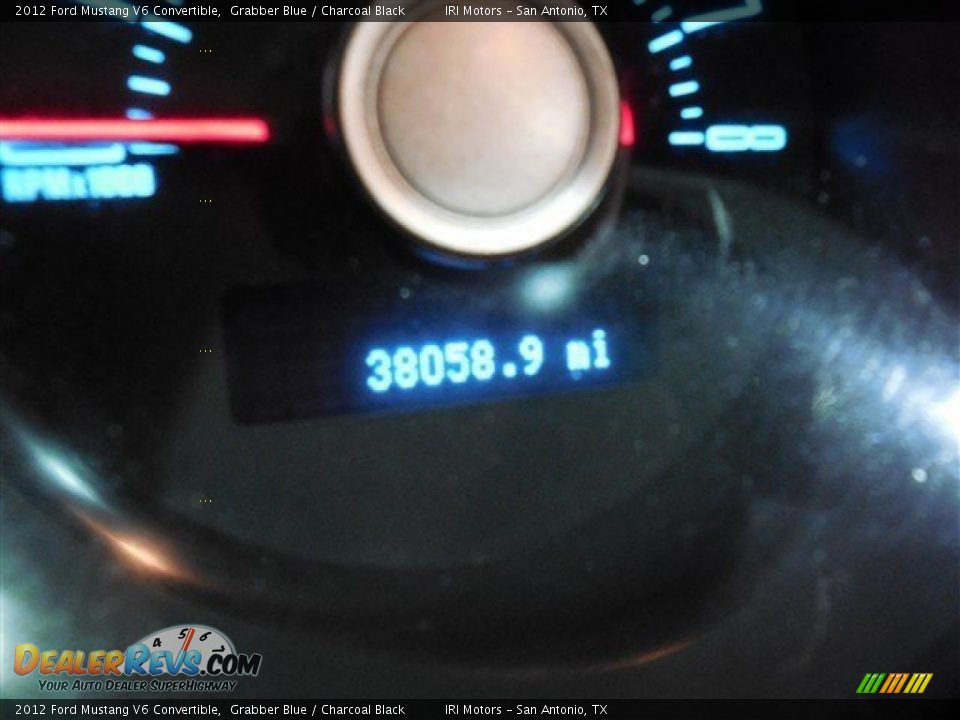 2012 Ford Mustang V6 Convertible Grabber Blue / Charcoal Black Photo #12