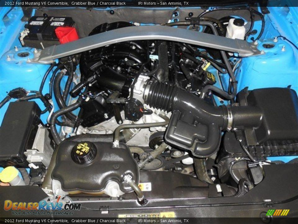 2012 Ford Mustang V6 Convertible Grabber Blue / Charcoal Black Photo #21