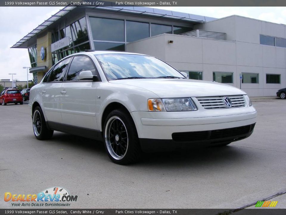 1999 Volkswagen Passat GLS Sedan Candy White / Grey Photo #1