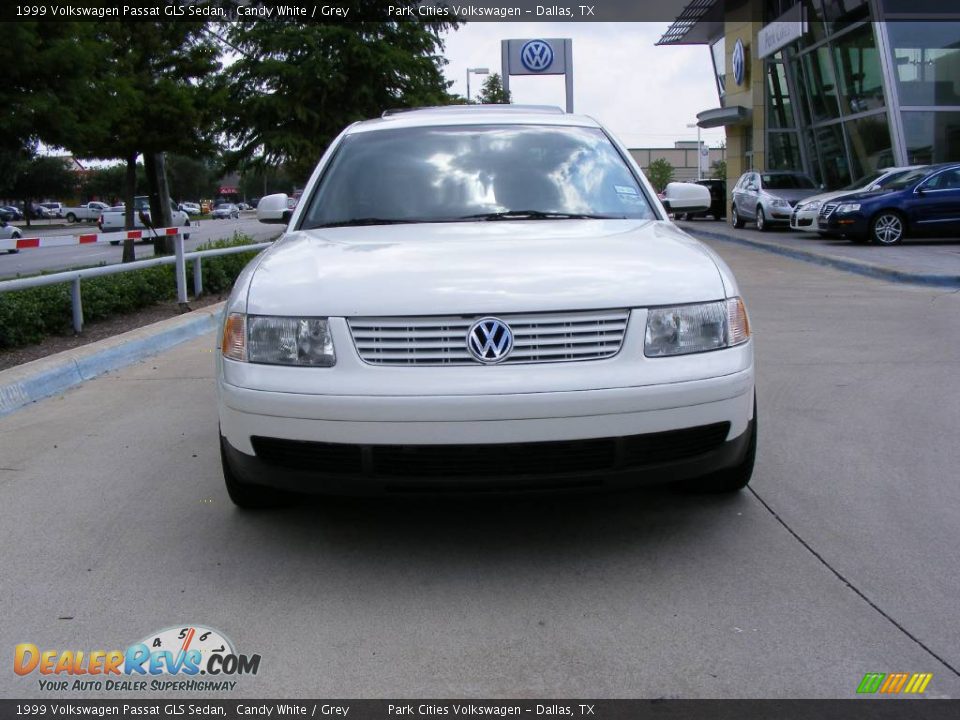 1999 Volkswagen Passat GLS Sedan Candy White / Grey Photo #2