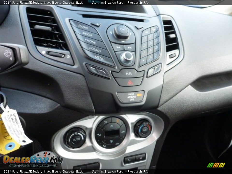2014 Ford Fiesta SE Sedan Ingot Silver / Charcoal Black Photo #13
