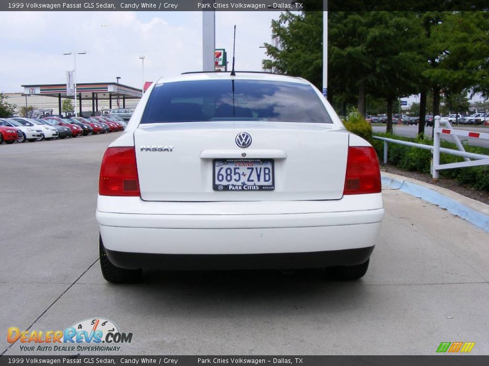 1999 Volkswagen Passat GLS Sedan Candy White / Grey Photo #6