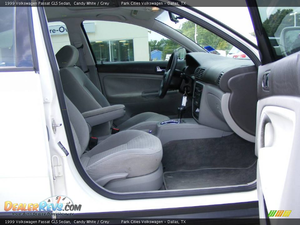 1999 Volkswagen Passat GLS Sedan Candy White / Grey Photo #10