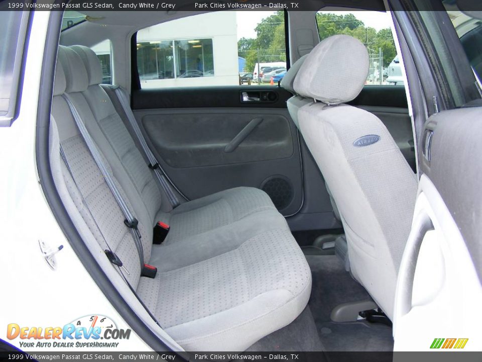 1999 Volkswagen Passat GLS Sedan Candy White / Grey Photo #11