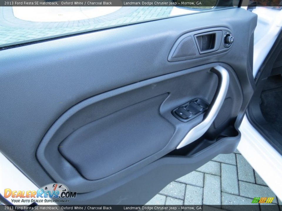 2013 Ford Fiesta SE Hatchback Oxford White / Charcoal Black Photo #11