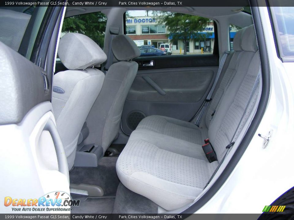 1999 Volkswagen Passat GLS Sedan Candy White / Grey Photo #12