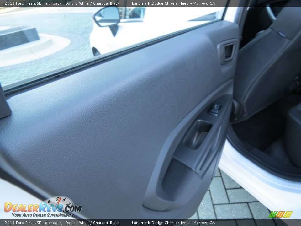 2013 Ford Fiesta SE Hatchback Oxford White / Charcoal Black Photo #14