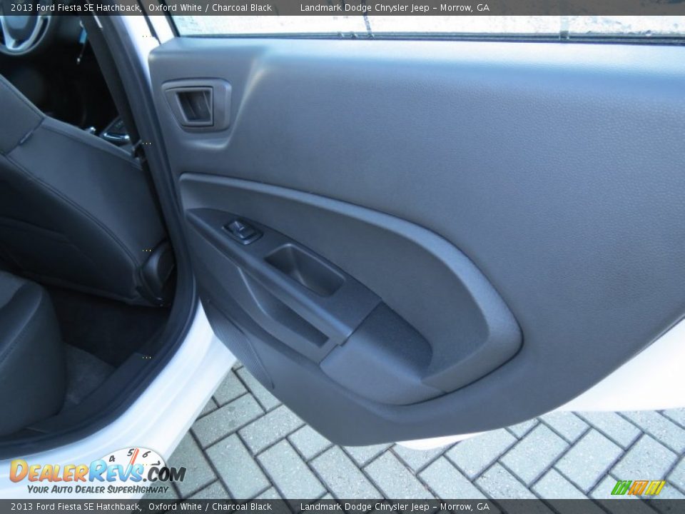 2013 Ford Fiesta SE Hatchback Oxford White / Charcoal Black Photo #20