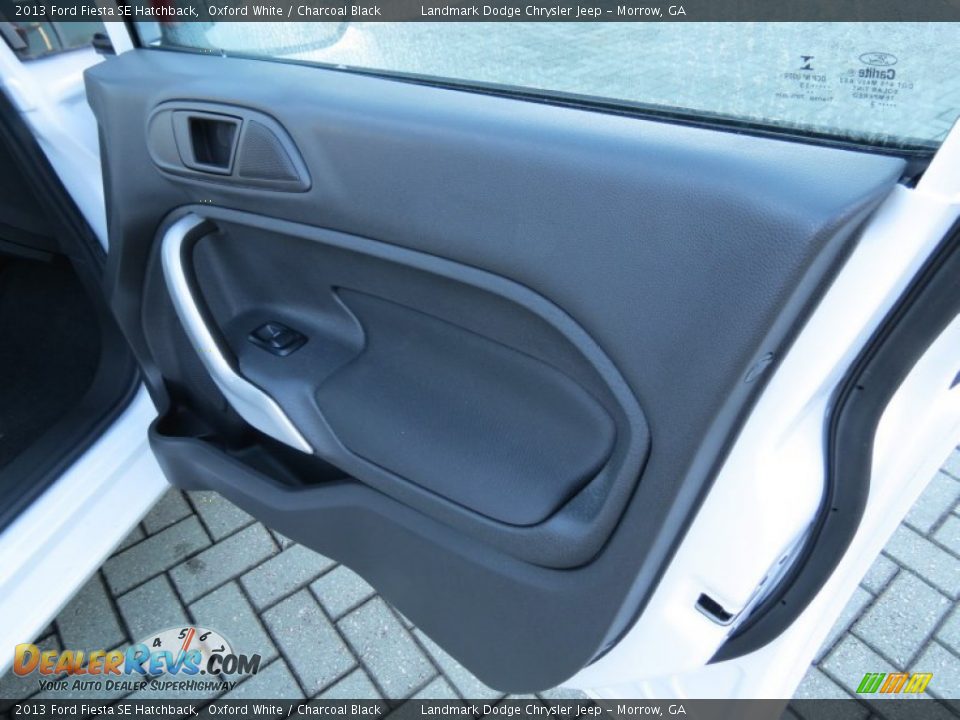 2013 Ford Fiesta SE Hatchback Oxford White / Charcoal Black Photo #22