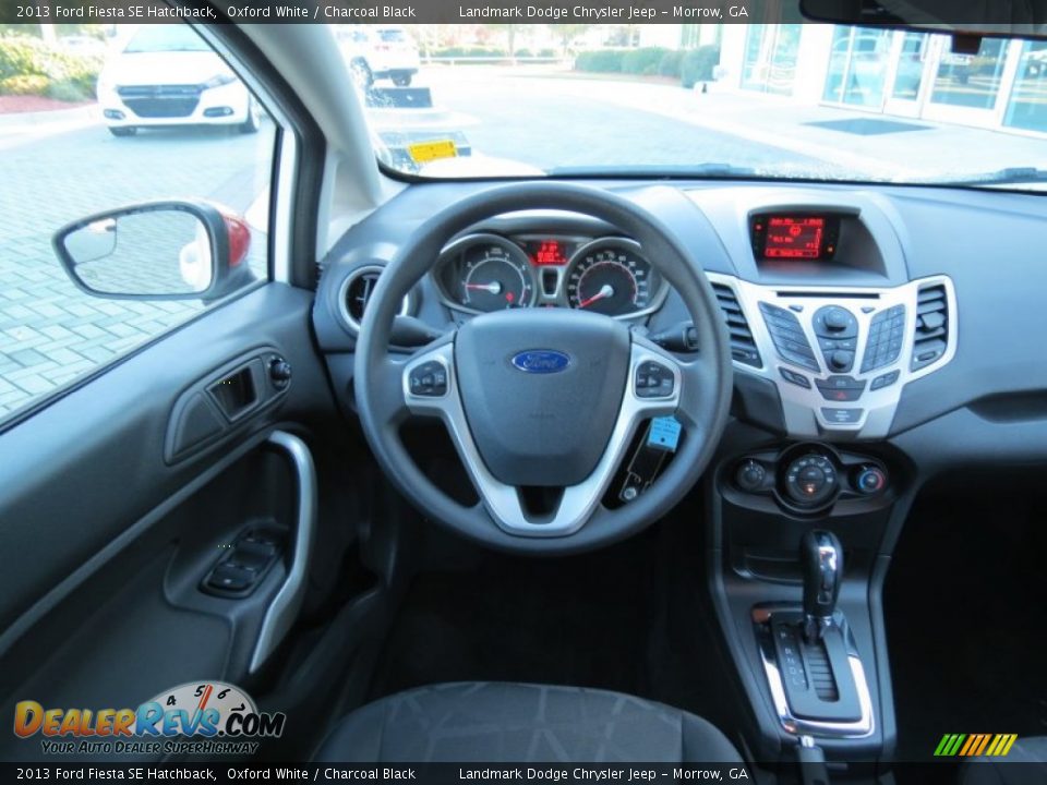 2013 Ford Fiesta SE Hatchback Oxford White / Charcoal Black Photo #27