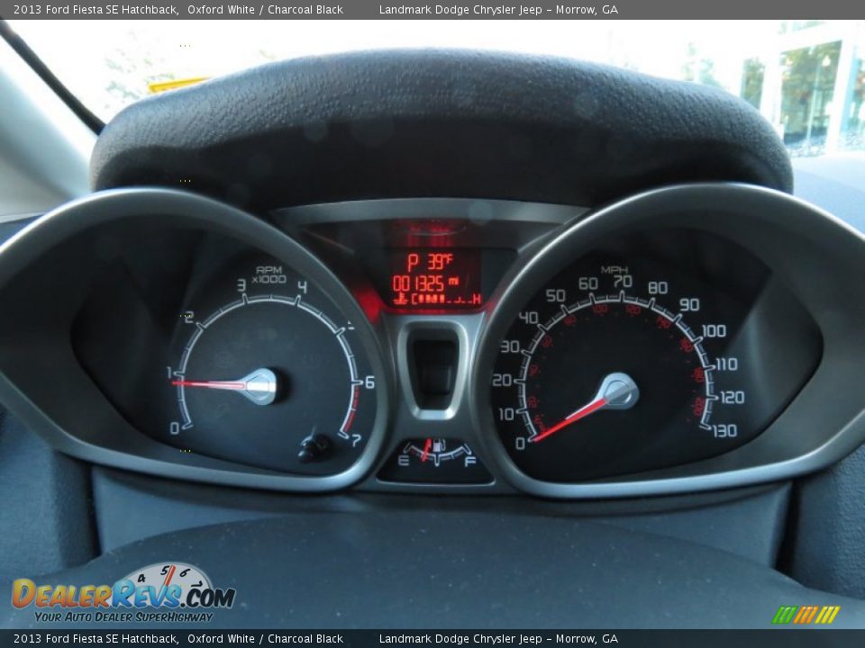 2013 Ford Fiesta SE Hatchback Oxford White / Charcoal Black Photo #28