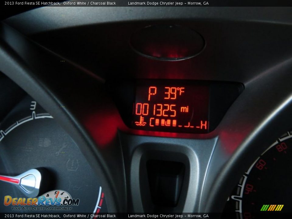 2013 Ford Fiesta SE Hatchback Oxford White / Charcoal Black Photo #29