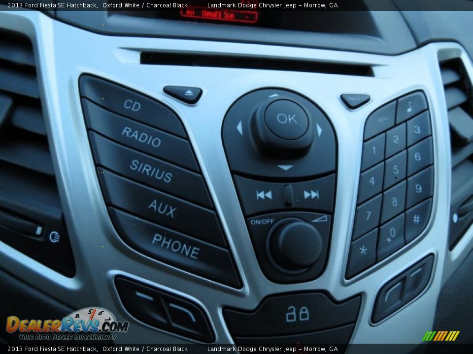 2013 Ford Fiesta SE Hatchback Oxford White / Charcoal Black Photo #30