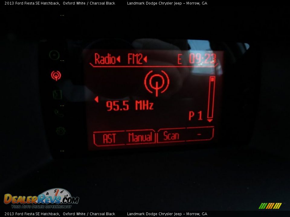 2013 Ford Fiesta SE Hatchback Oxford White / Charcoal Black Photo #31