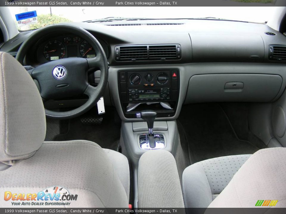1999 Volkswagen Passat GLS Sedan Candy White / Grey Photo #13