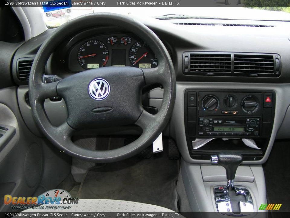 1999 Volkswagen Passat GLS Sedan Candy White / Grey Photo #14