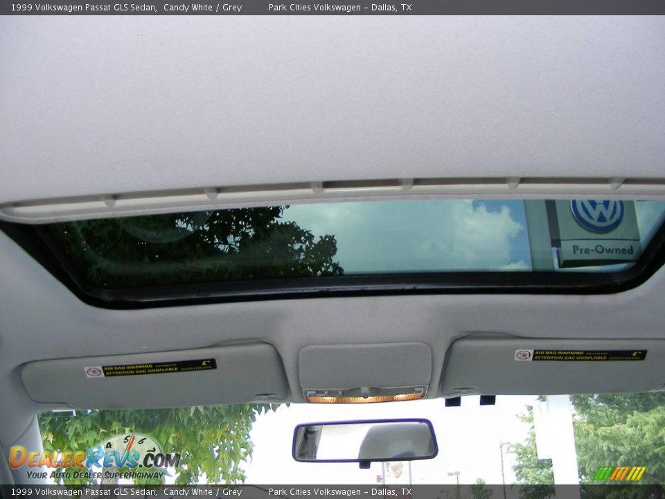 1999 Volkswagen Passat GLS Sedan Candy White / Grey Photo #15