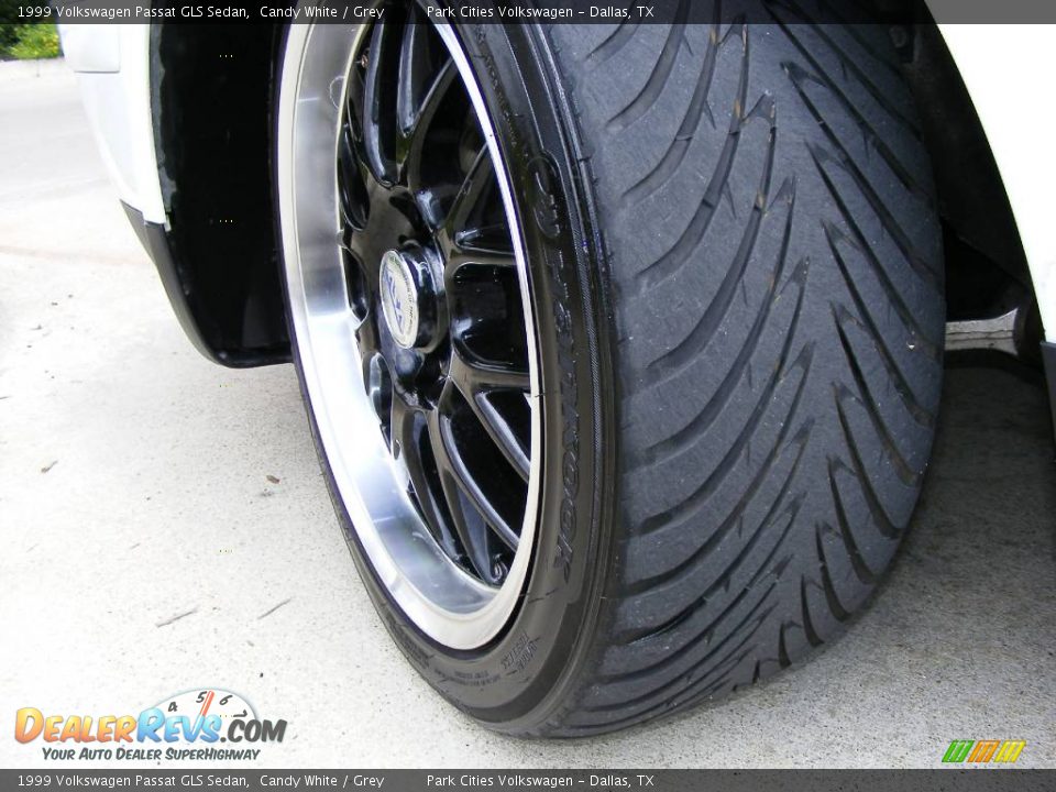 1999 Volkswagen Passat GLS Sedan Candy White / Grey Photo #16