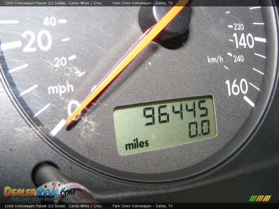 1999 Volkswagen Passat GLS Sedan Candy White / Grey Photo #17