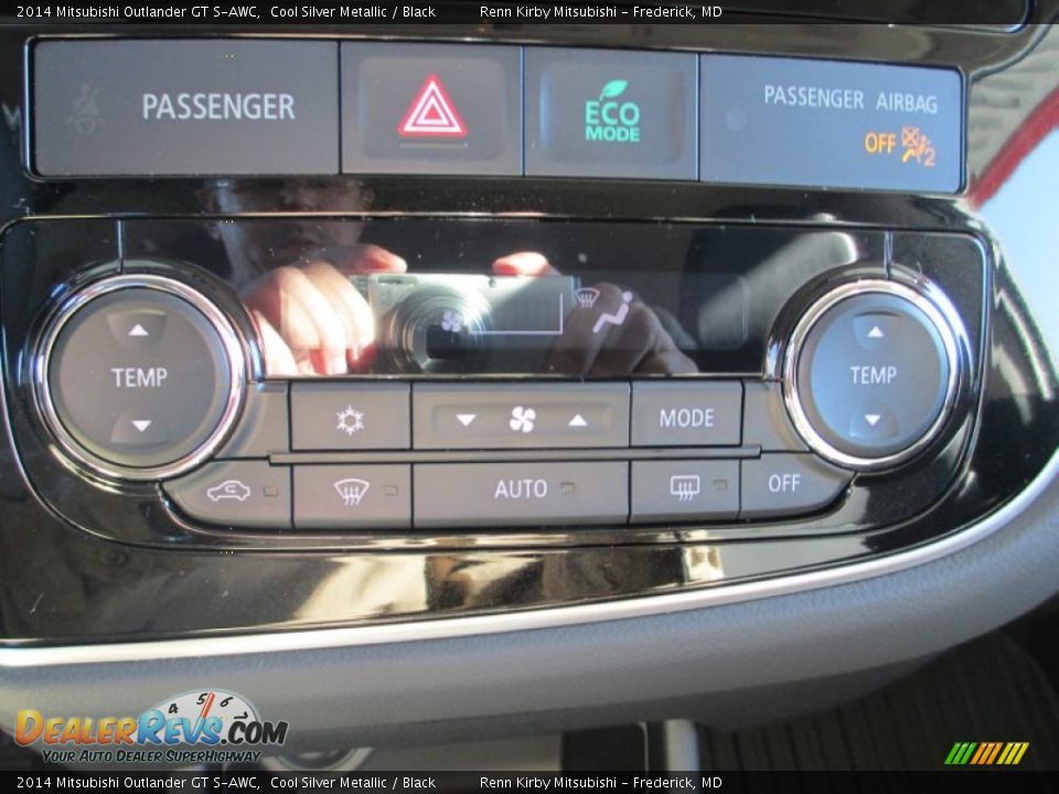 Controls of 2014 Mitsubishi Outlander GT S-AWC Photo #32