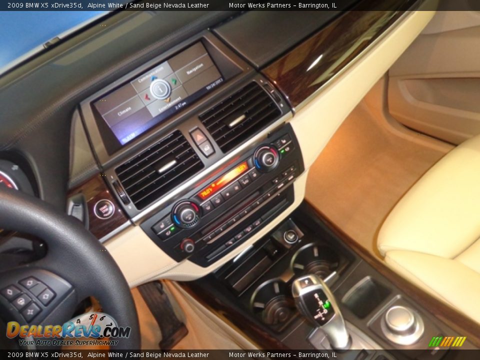 2009 BMW X5 xDrive35d Alpine White / Sand Beige Nevada Leather Photo #26