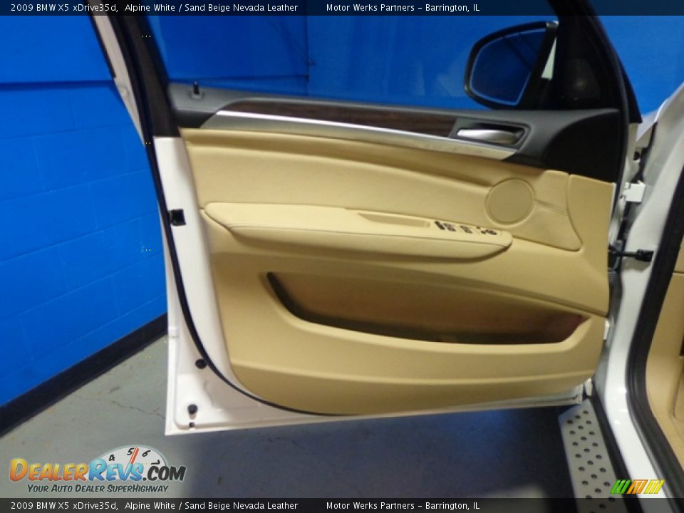 2009 BMW X5 xDrive35d Alpine White / Sand Beige Nevada Leather Photo #28