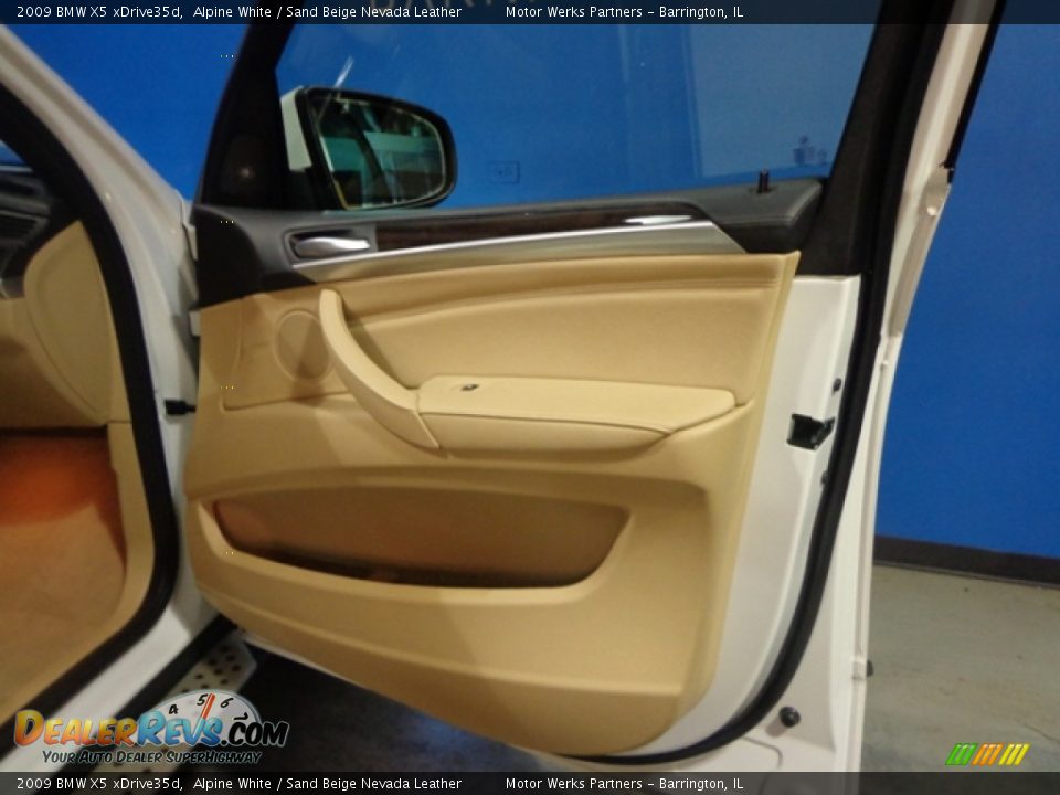 2009 BMW X5 xDrive35d Alpine White / Sand Beige Nevada Leather Photo #32