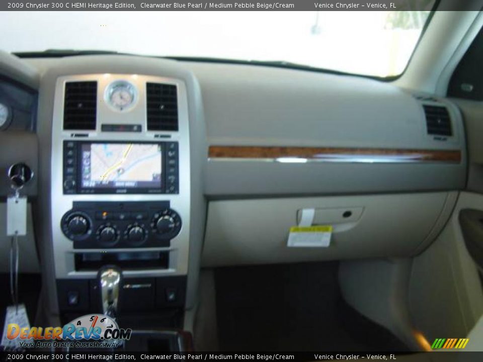 2009 Chrysler 300 C HEMI Heritage Edition Clearwater Blue Pearl / Medium Pebble Beige/Cream Photo #16