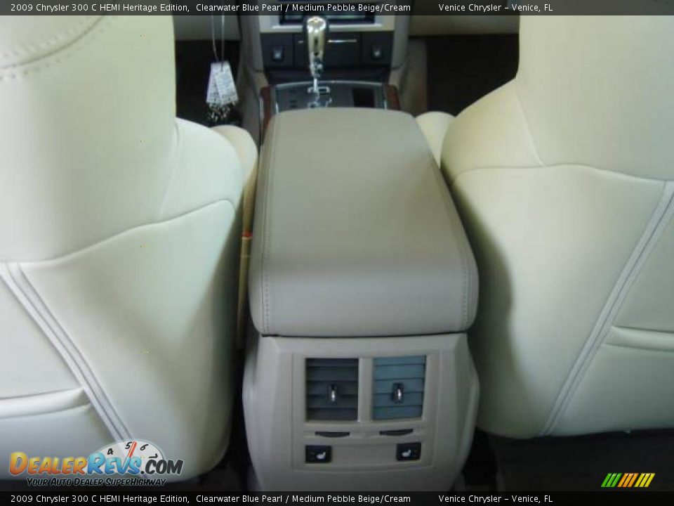 2009 Chrysler 300 C HEMI Heritage Edition Clearwater Blue Pearl / Medium Pebble Beige/Cream Photo #25