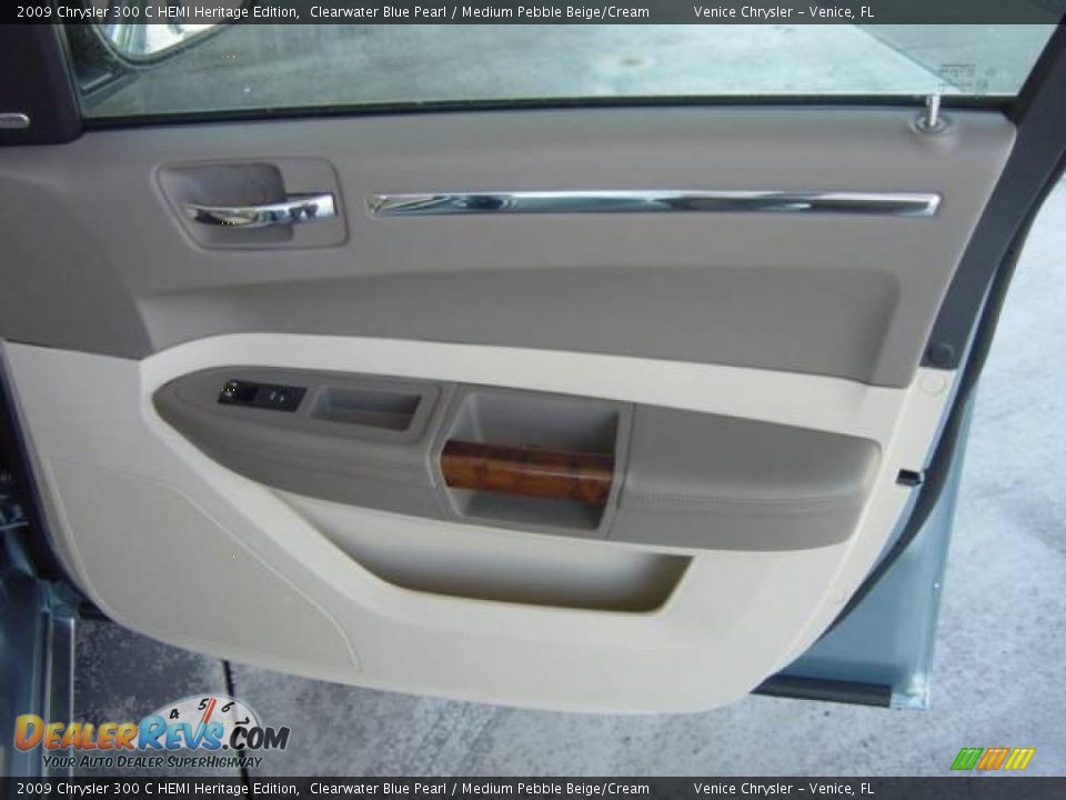 2009 Chrysler 300 C HEMI Heritage Edition Clearwater Blue Pearl / Medium Pebble Beige/Cream Photo #28