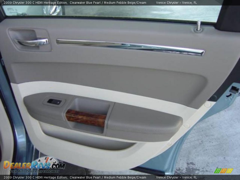 2009 Chrysler 300 C HEMI Heritage Edition Clearwater Blue Pearl / Medium Pebble Beige/Cream Photo #30