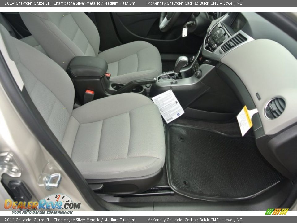 2014 Chevrolet Cruze LT Champagne Silver Metallic / Medium Titanium Photo #16