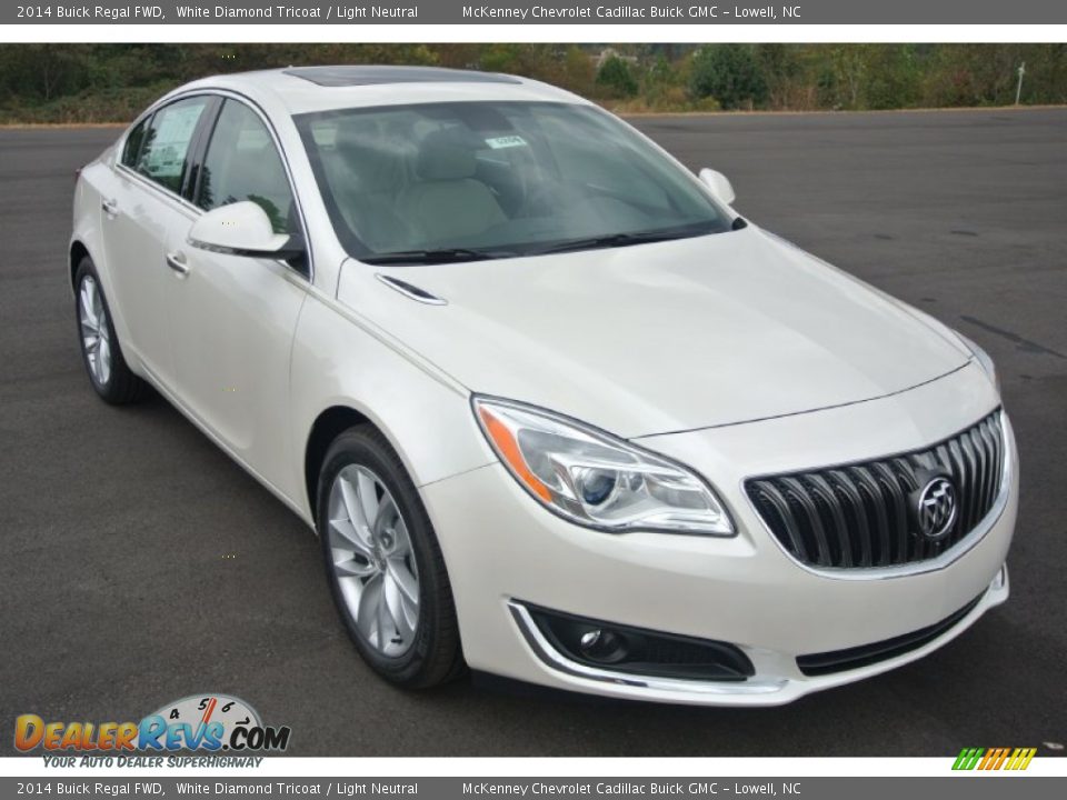 Front 3/4 View of 2014 Buick Regal FWD Photo #1