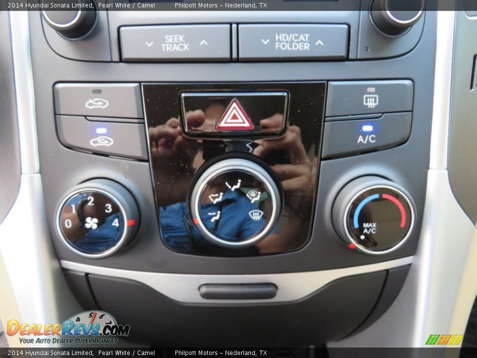 Controls of 2014 Hyundai Sonata Limited Photo #28
