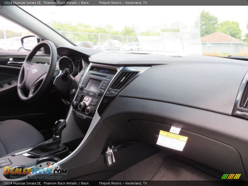2014 Hyundai Sonata SE Phantom Black Metallic / Black Photo #16