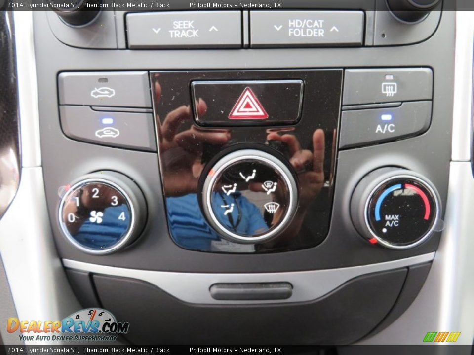 2014 Hyundai Sonata SE Phantom Black Metallic / Black Photo #28