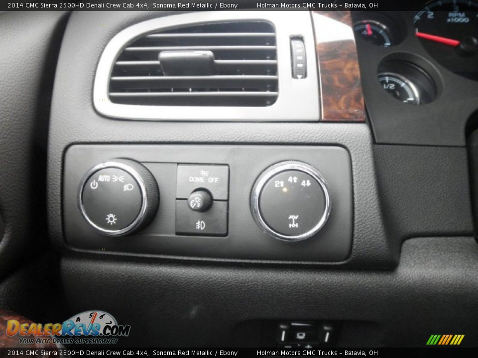 Controls of 2014 GMC Sierra 2500HD Denali Crew Cab 4x4 Photo #15
