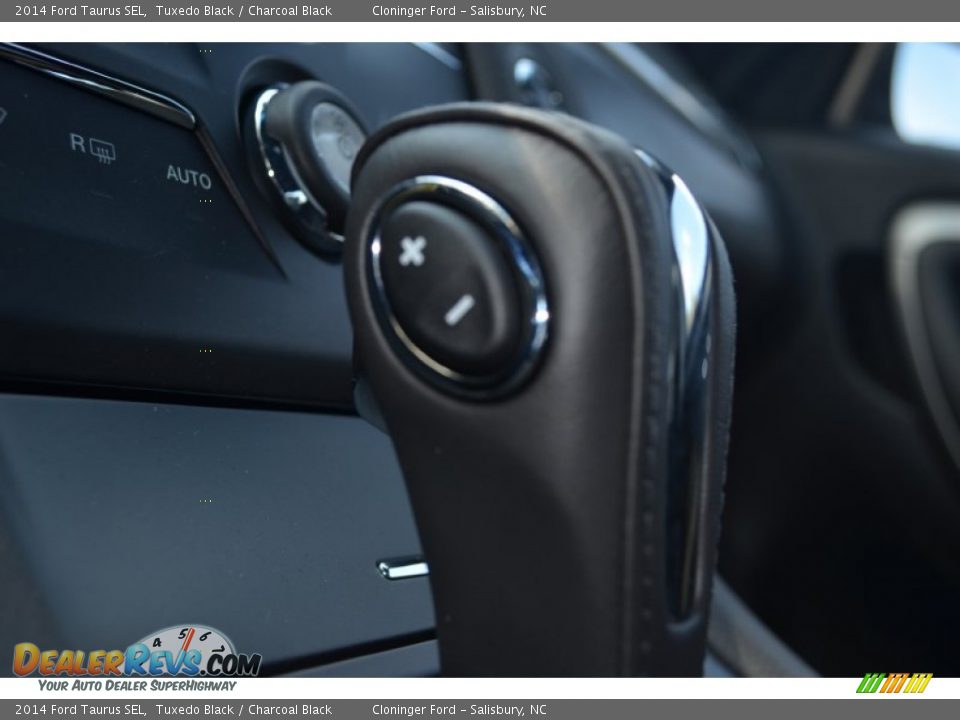 2014 Ford Taurus SEL Tuxedo Black / Charcoal Black Photo #32