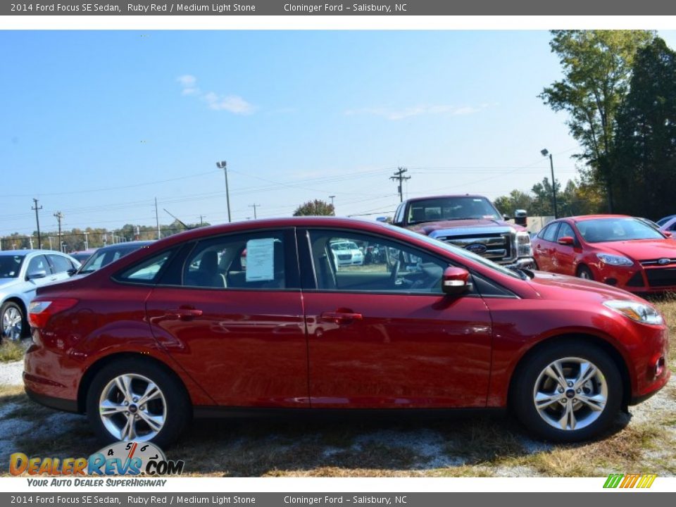 2014 Ford Focus SE Sedan Ruby Red / Medium Light Stone Photo #2
