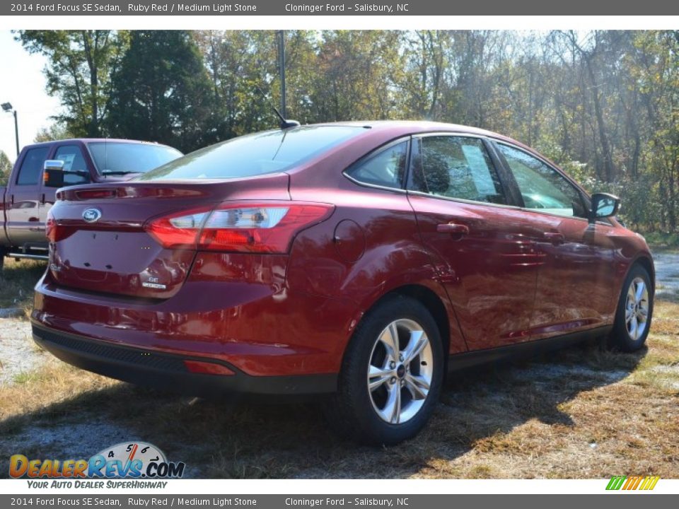 2014 Ford Focus SE Sedan Ruby Red / Medium Light Stone Photo #3