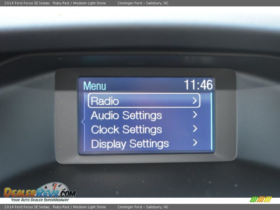 2014 Ford Focus SE Sedan Ruby Red / Medium Light Stone Photo #25