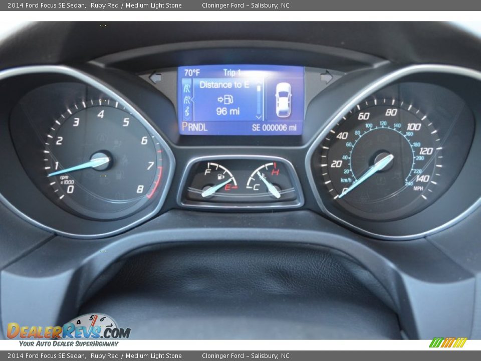 2014 Ford Focus SE Sedan Ruby Red / Medium Light Stone Photo #34