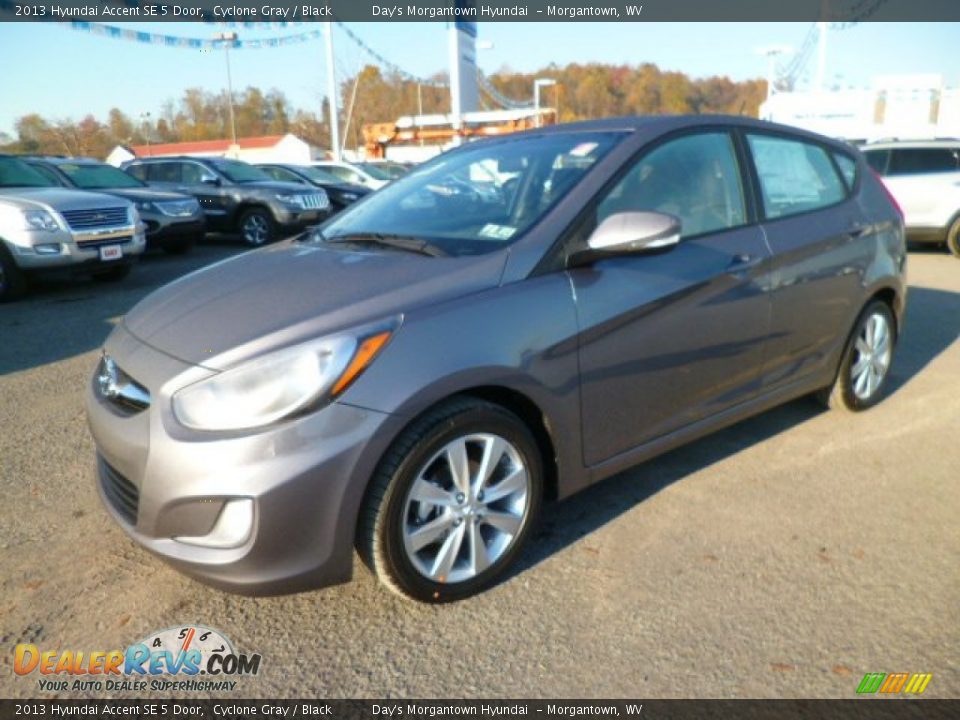 2013 Hyundai Accent SE 5 Door Cyclone Gray / Black Photo #2