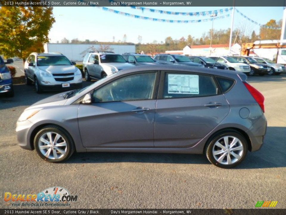 2013 Hyundai Accent SE 5 Door Cyclone Gray / Black Photo #3
