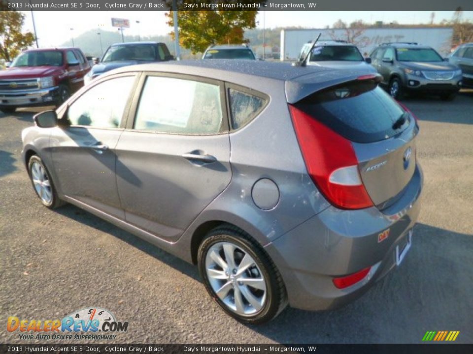 2013 Hyundai Accent SE 5 Door Cyclone Gray / Black Photo #4